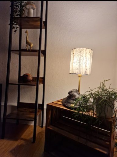 Handgefertigte Tischlampe aus geköhlter Eichenmaserknolle von Preuß Wood Design