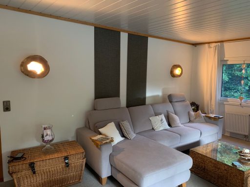 Maßgefertigte Lichtobjekte aus Eiche von Preuß Wood Design in modernem Wohnraum